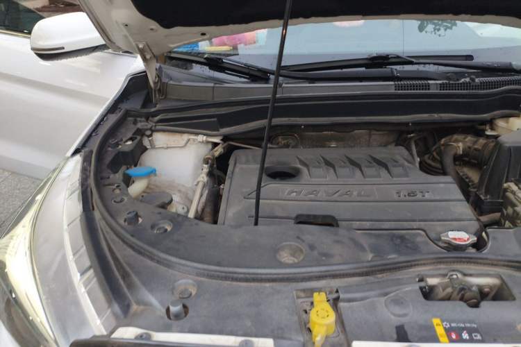 Used Haval M6 2019 1.5T DCT Two-Wheel Drive Value Edition China VI Standard Engine Bay Right