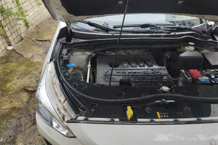 Used Haval M6 2019 1.5T DCT Two-Wheel Drive Elite Version China VI Standard Engine Bay Right
