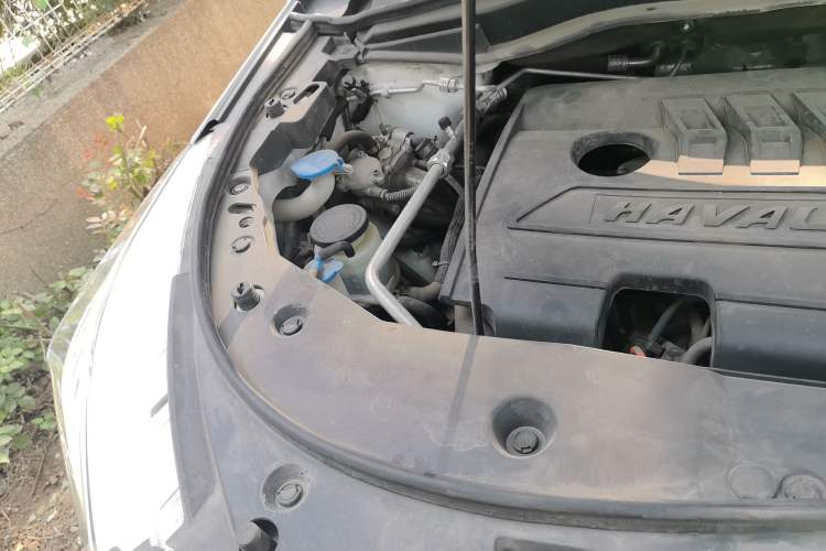 Used Haval M6 2019 1.5T DCT Two-Wheel Drive Value Edition China VI Standard Engine Bay Right