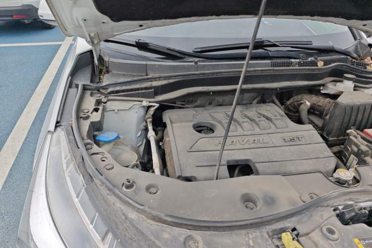 Used Haval M6 2019 1.5T DCT Two-Wheel Drive Elite Version China VI Standard Engine Bay Right