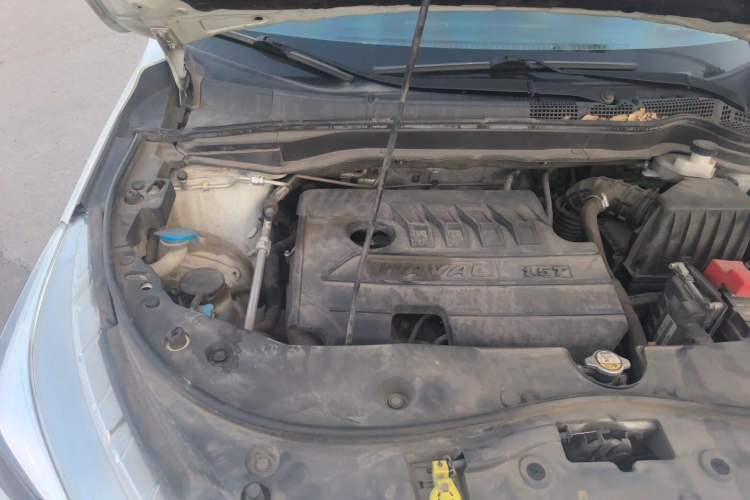 Used Haval M6 2019 1.5T DCT Two-Wheel Drive Elite Version China VI Standard Engine Bay Right