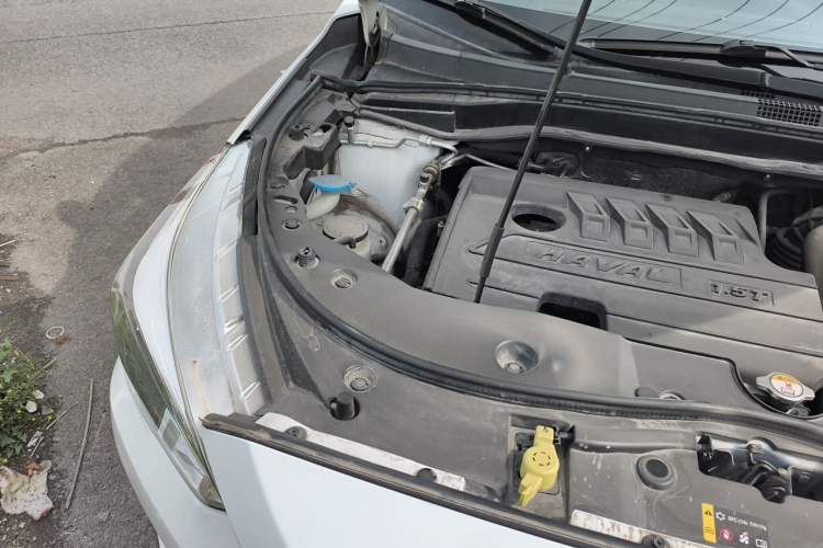 Used Haval M6 2019 1.5T Manual Two-Wheel Drive Urban Version China VI Standard Engine Bay Right