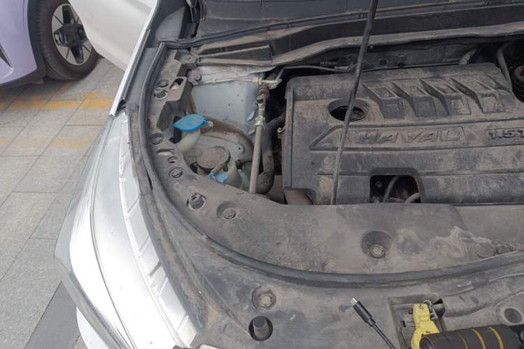 Used Haval M6 2019 1.5T DCT Two-Wheel Drive Value Edition China VI Standard Engine Bay Right