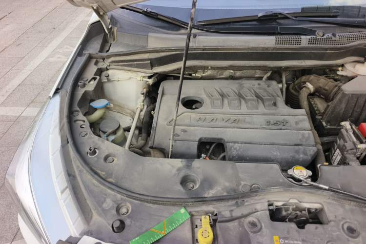 Used Haval M6 2019 1.5T DCT Two-Wheel Drive Elite Version China VI Standard Engine Bay Right