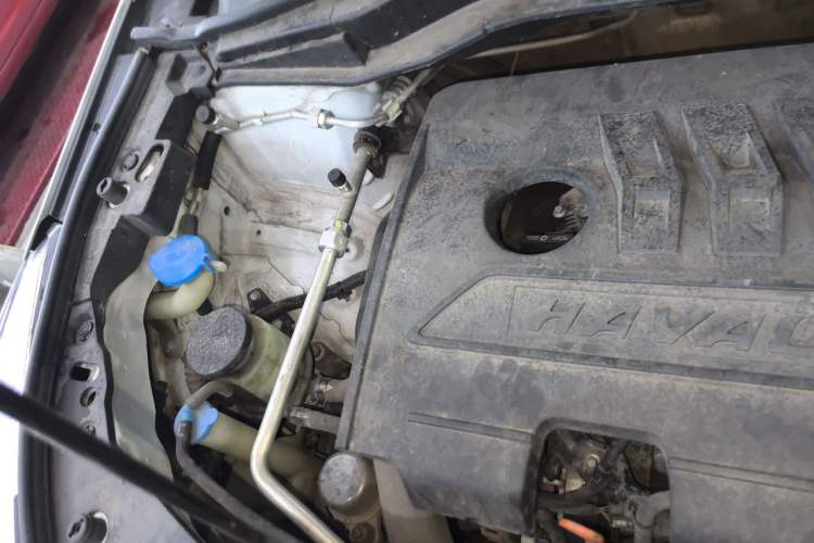 Used Haval M6 2019 1.5T DCT Two-Wheel Drive Elite Version China VI Standard Engine Bay Right
