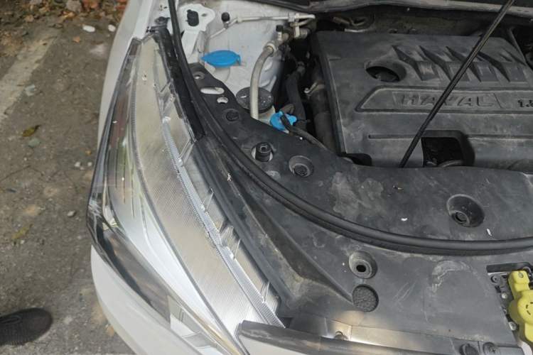 Used Haval M6 2019 1.5T Manual Two-Wheel Drive Urban Version China VI Standard Engine Bay Right