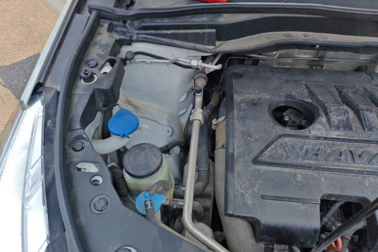 Used Haval M6 2019 1.5T DCT Two-Wheel Drive Value Edition China VI Standard Engine Bay Right
