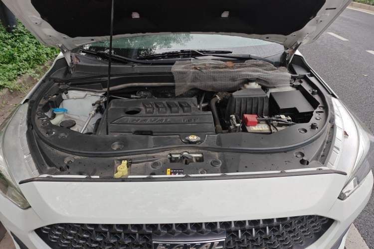 Used Haval M6 2019 1.5T Manual Two-Wheel Drive Urban Version China VI Standard Engine Bay