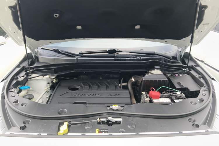 Used Haval M6 2019 1.5T DCT Two-Wheel Drive Elite Version China VI Standard Engine Bay