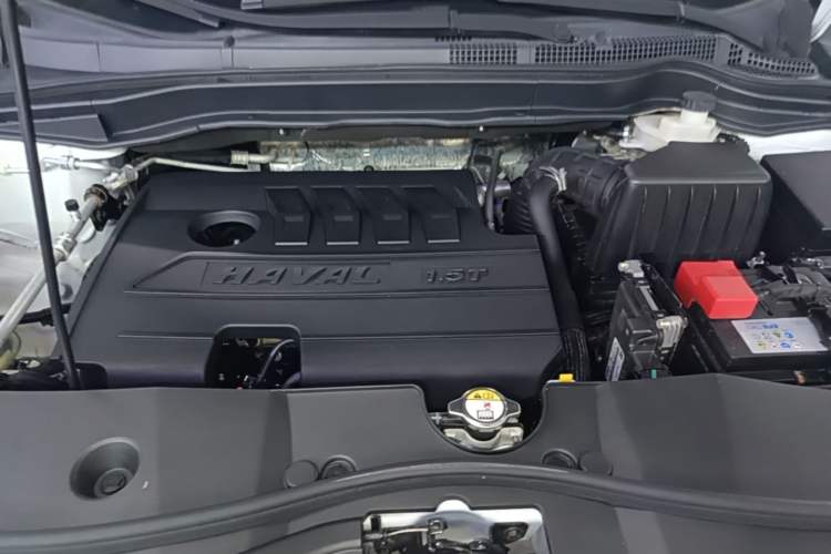 Used Haval M6 2019 1.5T DCT Two-Wheel Drive Elite Version China VI Standard Engine Bay