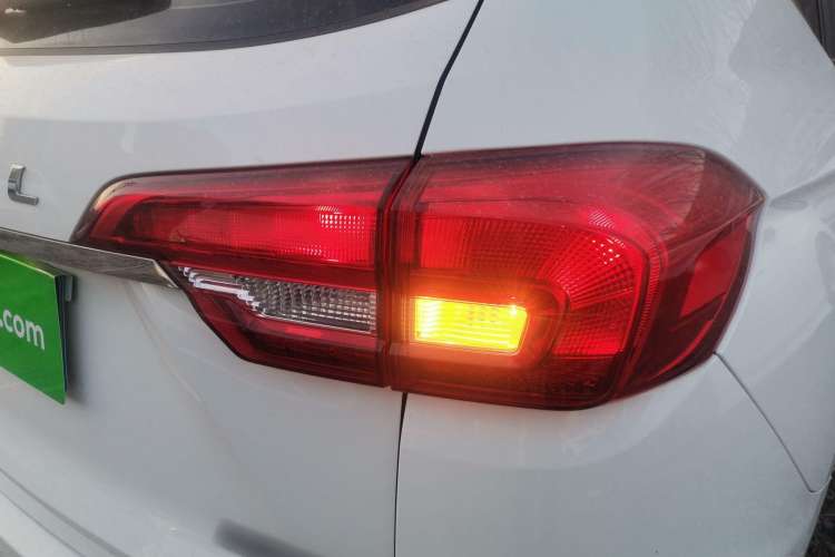 Used Haval M6 2019 1.5T DCT Two-Wheel Drive Elite Version China VI Standard Exterior 2