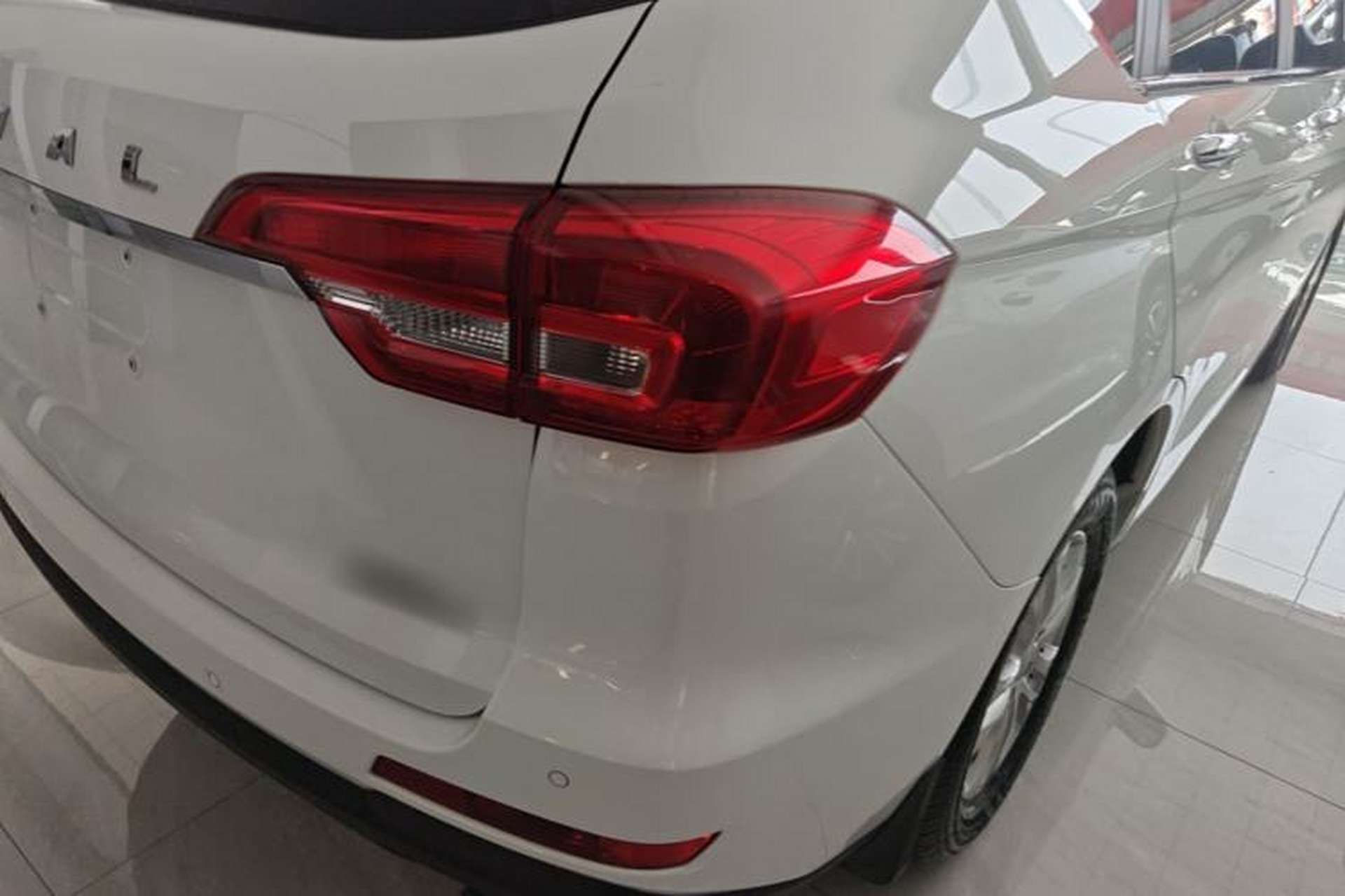 Used Haval M6 2019 1.5T DCT Two-Wheel Drive Elite Version China VI Standard Exterior 3