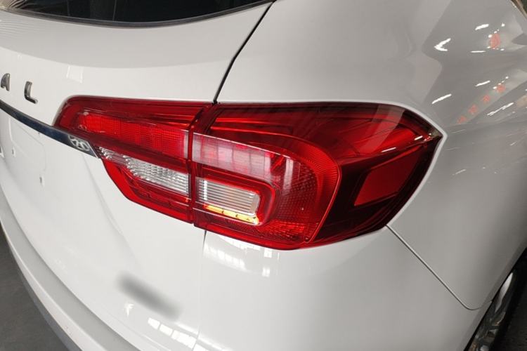 Used Haval M6 2019 1.5T DCT Two-Wheel Drive Value Edition China VI Standard Exterior 3