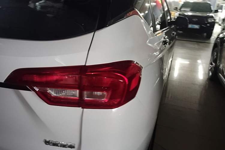 Used Haval M6 2019 1.5T DCT Two-Wheel Drive Elite Version China VI Standard Exterior 3