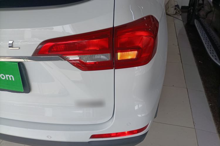Used Haval M6 2019 1.5T DCT Two-Wheel Drive Elite Version China VI Standard Exterior 3