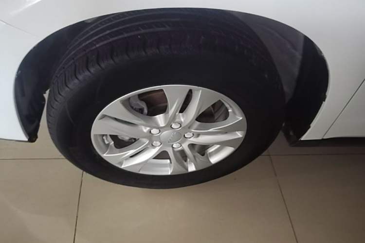 Used Haval M6 2019 1.5T DCT Two-Wheel Drive Elite Version China VI Standard Exterior 4