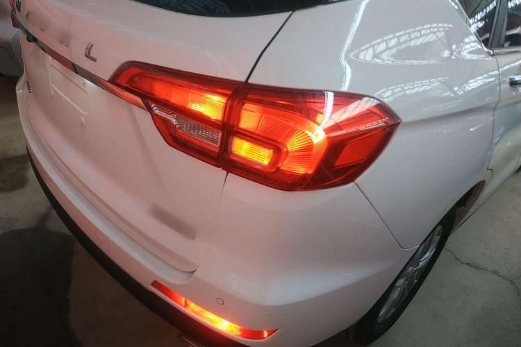 Used Haval M6 2019 1.5T DCT Two-Wheel Drive Value Edition China VI Standard Exterior 6