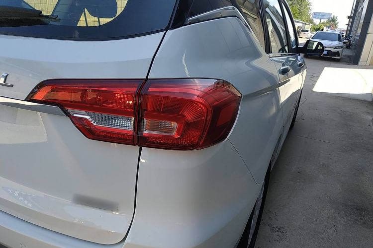 Used Haval M6 2019 1.5T DCT Two-Wheel Drive Value Edition China VI Standard Exterior 6