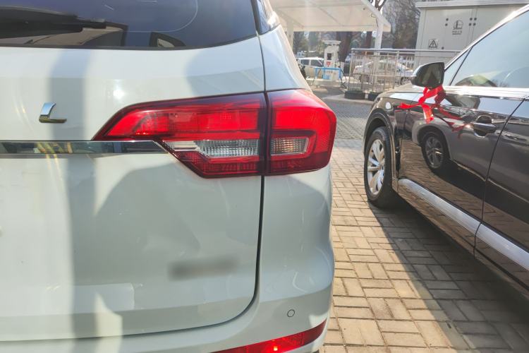 Used Haval M6 2019 1.5T DCT Two-Wheel Drive Elite Version China VI Standard Exterior 6