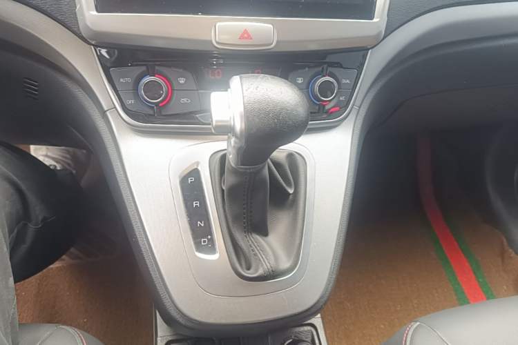 Used Haval M6 2019 1.5T DCT Two-Wheel Drive Value Edition China VI Standard Gear Lever