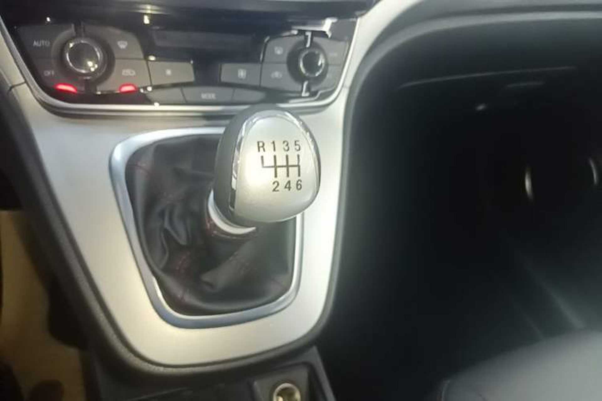 Used Haval M6 2019 1.5T Manual Two-Wheel Drive Elite Version China VI Standard Gear Lever
