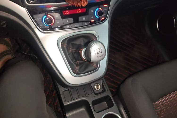 Used Haval M6 2019 1.5T Manual Two-Wheel Drive Urban Version China VI Standard Gear Lever