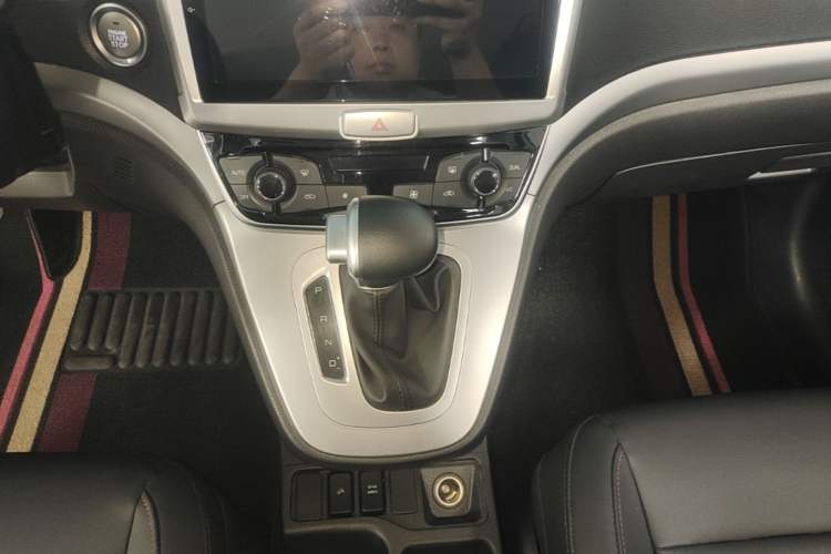 Used Haval M6 2019 1.5T DCT Two-Wheel Drive Value Edition China VI Standard Gear Lever