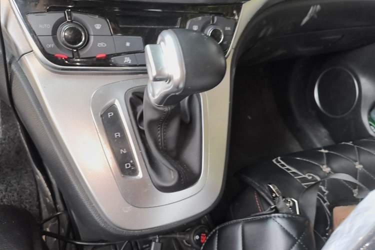 Used Haval M6 2019 1.5T DCT Two-Wheel Drive Value Edition China VI Standard Gear Lever