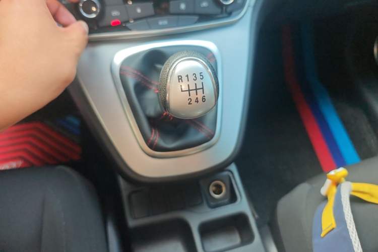 Used Haval M6 2019 1.5T Manual Two-Wheel Drive Urban Version China VI Standard Gear Lever
