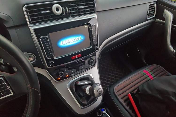 Used Haval M6 2019 1.5T Manual Two-Wheel Drive Elite Version China VI Standard Gear Lever
