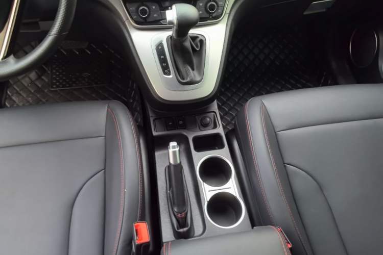 Used Haval M6 2019 1.5T DCT Two-Wheel Drive Value Edition China VI Standard Gear Lever