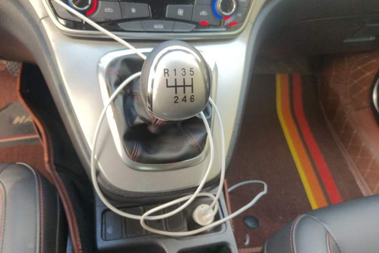 Used Haval M6 2019 1.5T Manual Two-Wheel Drive Elite Version China VI Standard Gear Lever