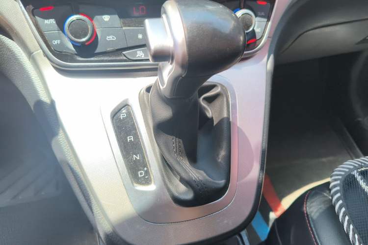 Used Haval M6 2019 1.5T DCT Two-Wheel Drive Elite Version China VI Standard Gear Lever