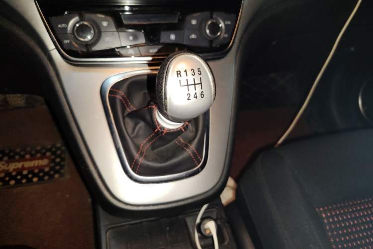 Used Haval M6 2019 1.5T Manual Two-Wheel Drive Urban Version China VI Standard Gear Lever