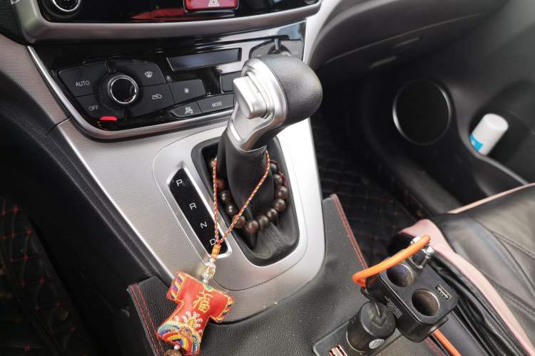 Used Haval M6 2019 1.5T DCT Two-Wheel Drive Elite Version China VI Standard Gear Lever