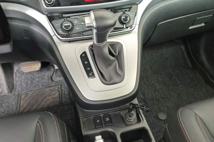 Used Haval M6 2019 1.5T DCT Two-Wheel Drive Elite Version China VI Standard Gear Lever