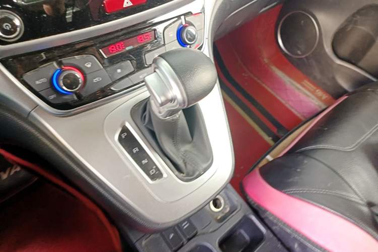 Used Haval M6 2019 1.5T DCT Two-Wheel Drive Value Edition China VI Standard Gear Lever