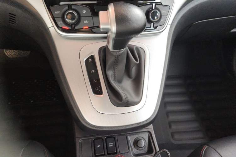 Used Haval M6 2019 1.5T DCT Two-Wheel Drive Elite Version China VI Standard Gear Lever