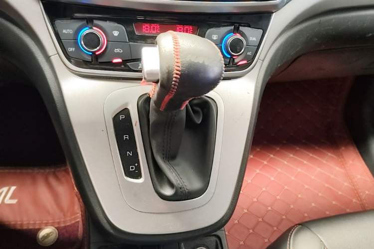 Used Haval M6 2019 1.5T DCT Two-Wheel Drive Value Edition China VI Standard Gear Lever