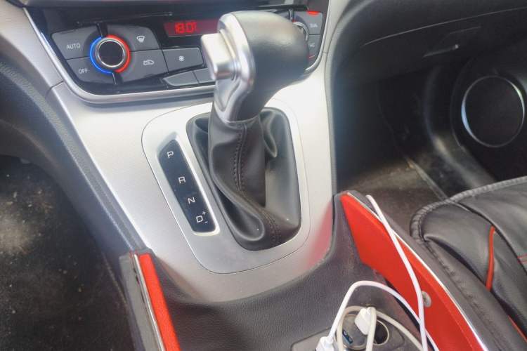 Used Haval M6 2019 1.5T DCT Two-Wheel Drive Value Edition China VI Standard Gear Lever