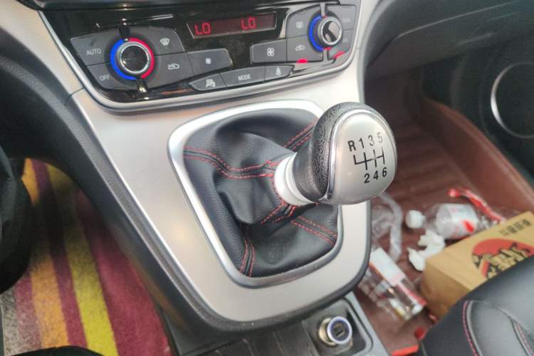 Used Haval M6 2019 1.5T Manual Two-Wheel Drive Elite Version China VI Standard Gear Lever