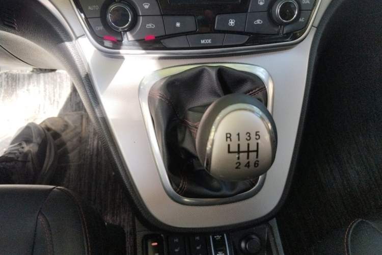 Used Haval M6 2019 1.5T Manual Two-Wheel Drive Elite Version China V Standard Gear Lever