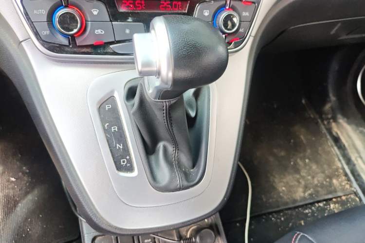 Used Haval M6 2019 1.5T DCT Two-Wheel Drive Value Edition China VI Standard Gear Lever
