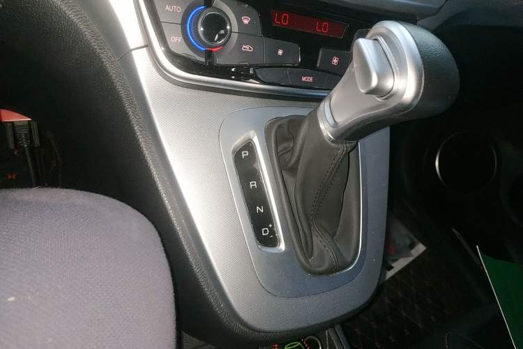 Used Haval M6 2019 1.5T DCT Two-Wheel Drive Value Edition China VI Standard Gear Lever