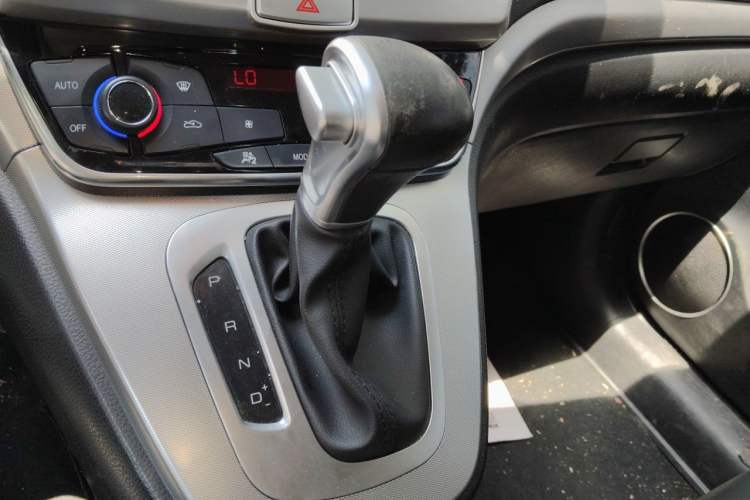 Used Haval M6 2019 1.5T DCT Two-Wheel Drive Value Edition China VI Standard Gear Lever