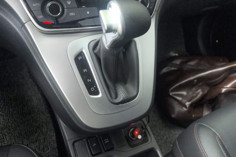 Used Haval M6 2019 1.5T DCT Two-Wheel Drive Value Edition China VI Standard Gear Lever
