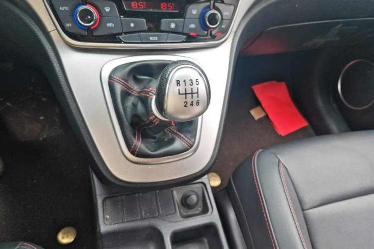 Used Haval M6 2019 1.5T Manual Two-Wheel Drive Elite Version China VI Standard Gear Lever