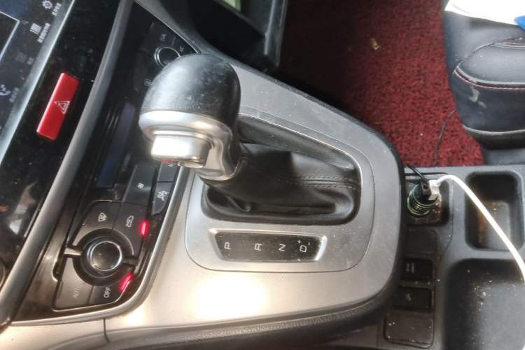 Used Haval M6 2019 1.5T DCT Two-Wheel Drive Elite Version China VI Standard Gear Lever