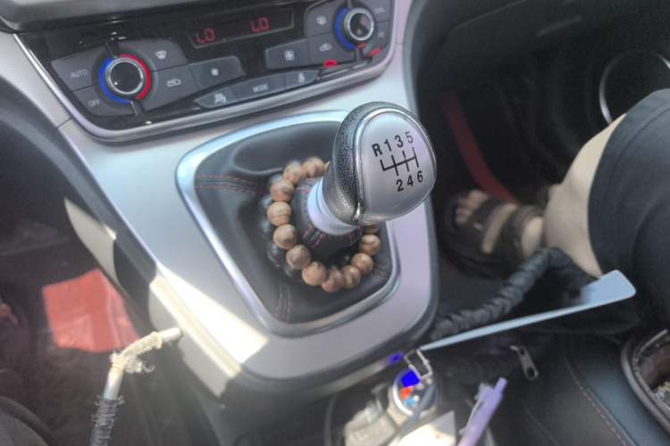 Used Haval M6 2019 1.5T Manual Two-Wheel Drive Elite Version China VI Standard Gear Lever