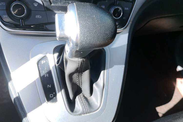 Used Haval M6 2019 1.5T DCT Two-Wheel Drive Elite Version China VI Standard Gear Lever